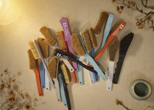 The Brush You Choose Says Everything About Who You Are as a Climber -E