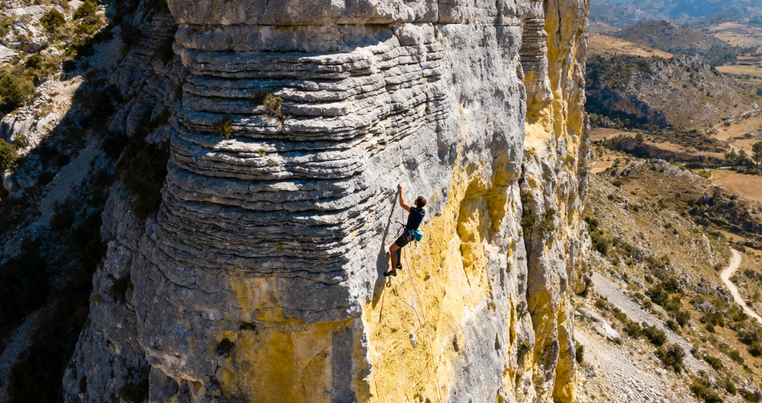 The Silent Training Partner: How Hangboards Are Redefining the Limits of Modern Climbing -E