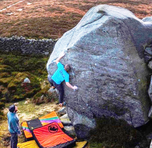 Hangboard and Climbing: Why Your Fingers Need Their Own Training Plan -E